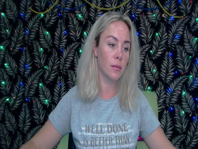 Live sex webcam photo for AgnesLoo #274503426