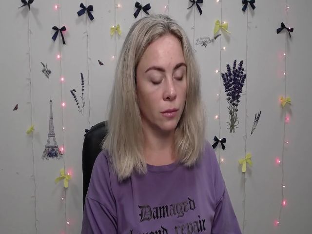 Live sex webcam photo for AgnesLoo #274530991