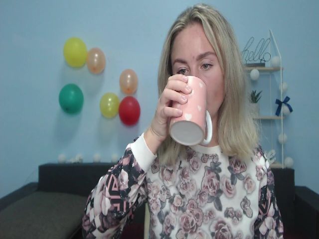 Live sex webcam photo for AgnesLoo #274664254