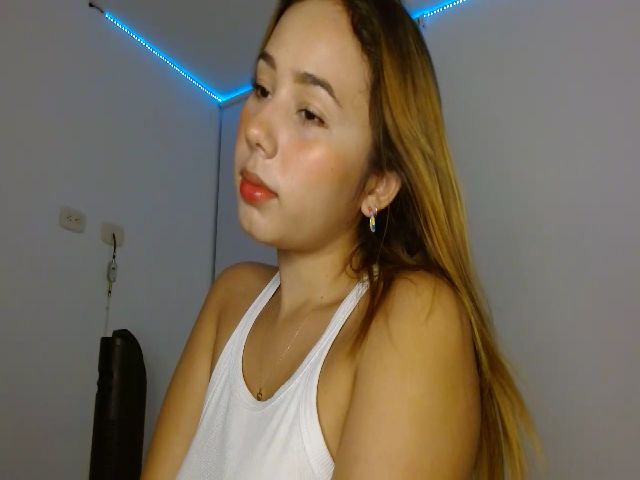 Live sex webcam photo for Ailyn_grawn #272520638