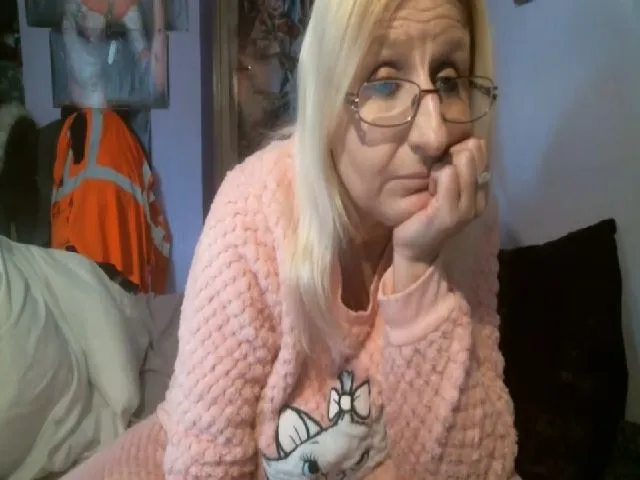 Live sex webcam photo for Aimz2PleaseUk #273885475