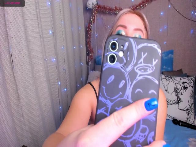 Live sex webcam photo for AiryHiss #271839198