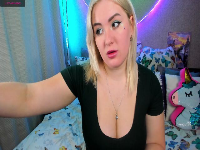 Live sex webcam photo for AiryHiss #273425266