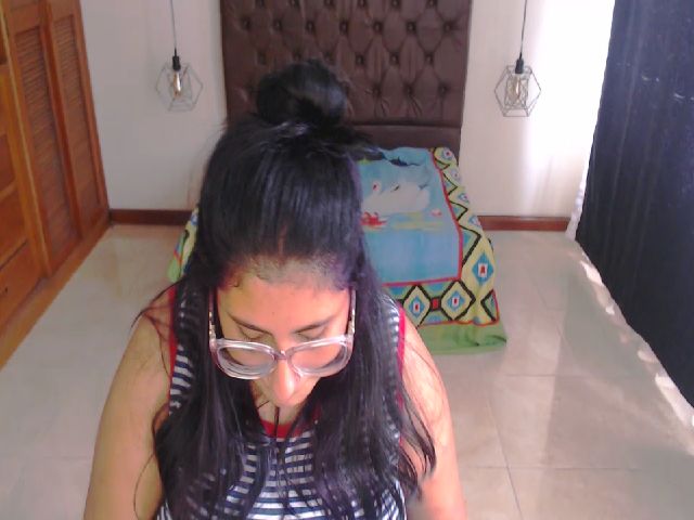 Live sex webcam photo for Aishafoxxx #272165878