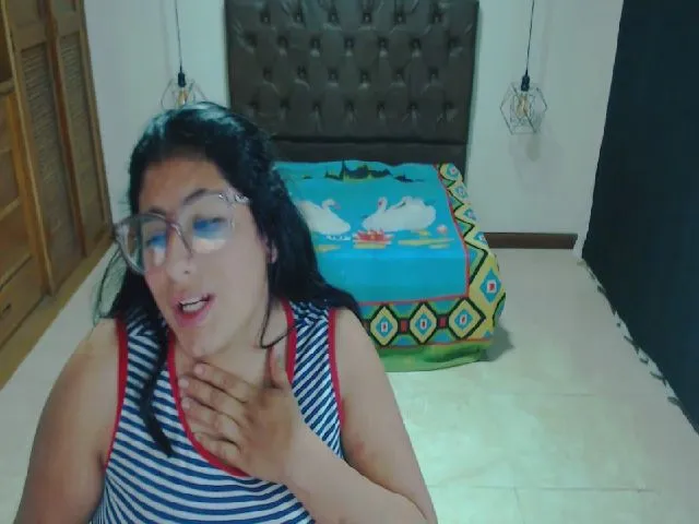 Live sex webcam photo for Aishafoxxx #272168881