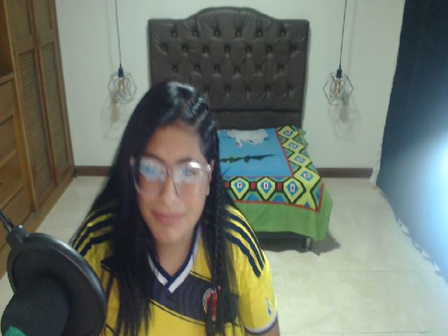 Live sex webcam photo for Aishafoxxx #272198592