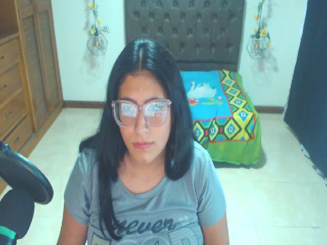 Live sex webcam photo for Aishafoxxx #272349221