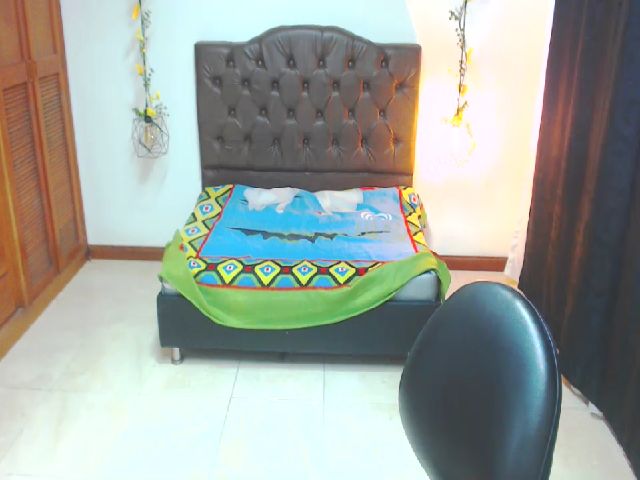 Live sex webcam photo for Aishafoxxx #272857208