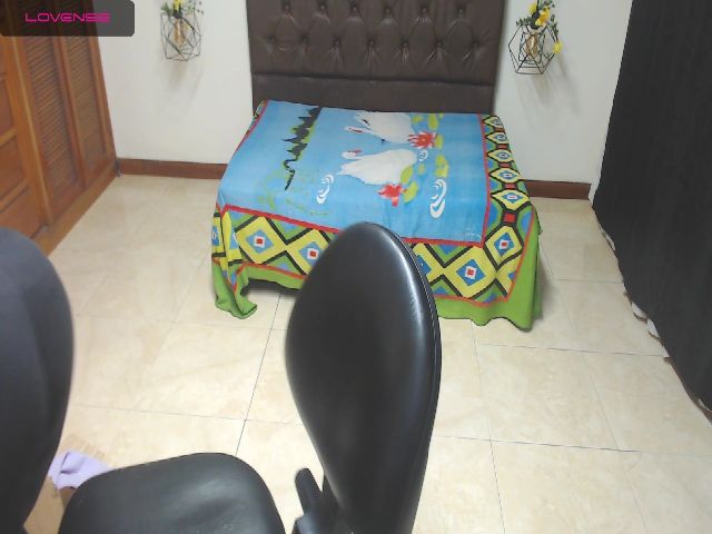 Live sex webcam photo for Aishafoxxx #273036838