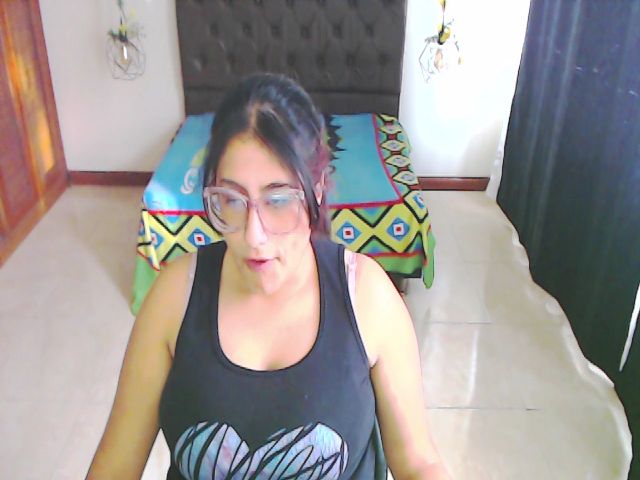 Live sex webcam photo for Aishafoxxx #273056801