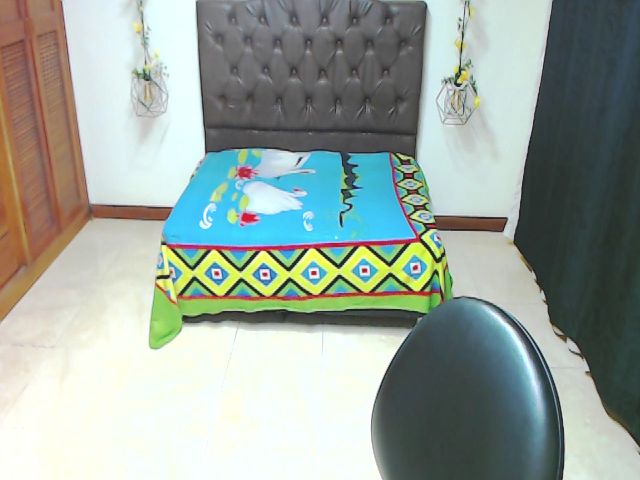 Live sex webcam photo for Aishafoxxx #273057126