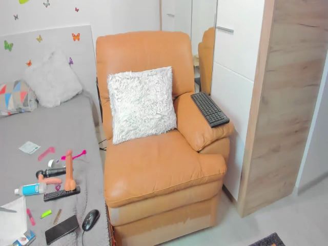 Live sex webcam photo for AiyanaaParis #272611246