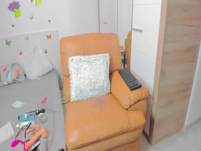 Live sex webcam photo for AiyanaaParis #272666796