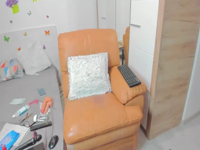 Live sex webcam photo for AiyanaaParis #272702322