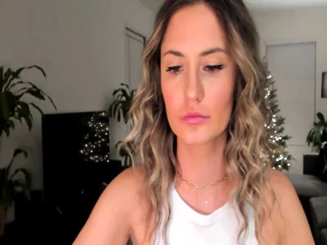 Live sex webcam photo for AlanaWylde #271823613