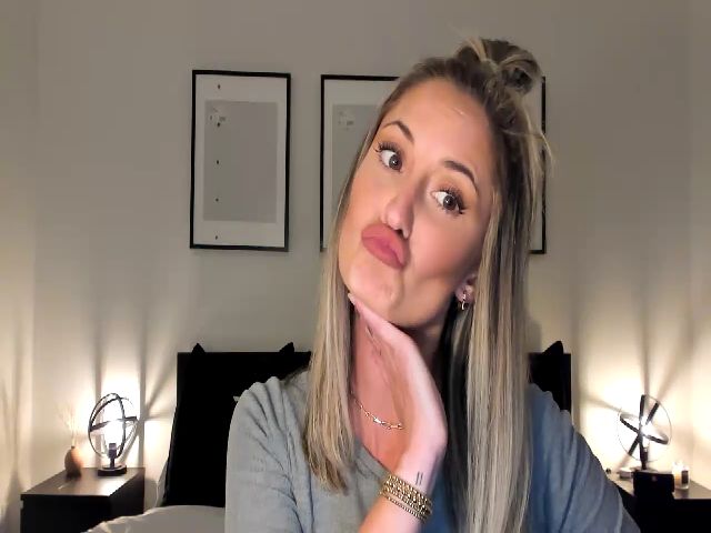 Live sex webcam photo for AlanaWylde #272262246