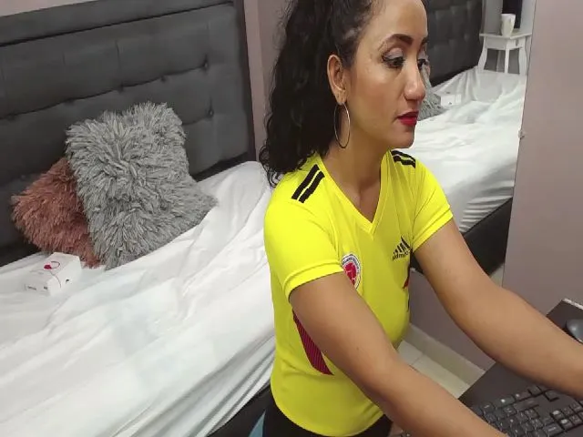Live sex webcam photo for AlaskaStars #272756473