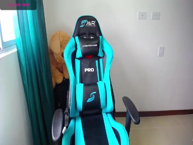 Live sex webcam photo for Aleja_10 #271955476