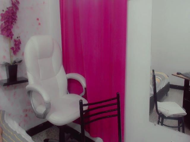Live sex webcam photo for Alejandra_06 #272016263