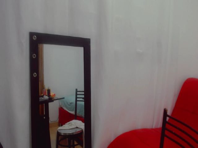Live sex webcam photo for Alejandra_06 #272131765