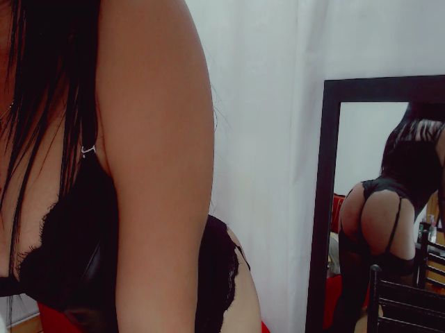 Live sex webcam photo for Alejandra_06 #272314988