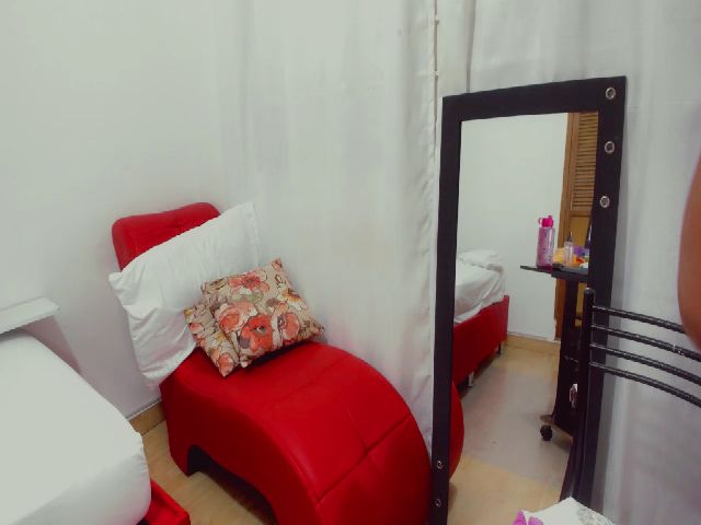 Live sex webcam photo for Alejandra_06 #272476131