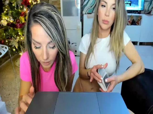 Live sex webcam photo for AlesiaTWINS #271867997