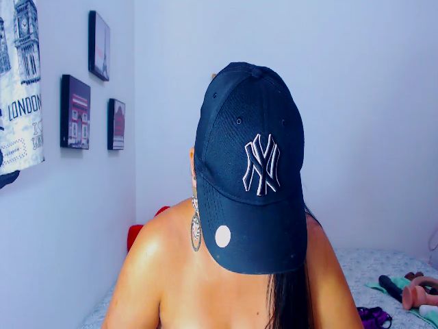 Live sex webcam photo for AlexaSexy4u #272165705