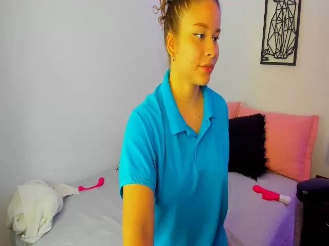 Live sex webcam photo for Alexajr #271728937