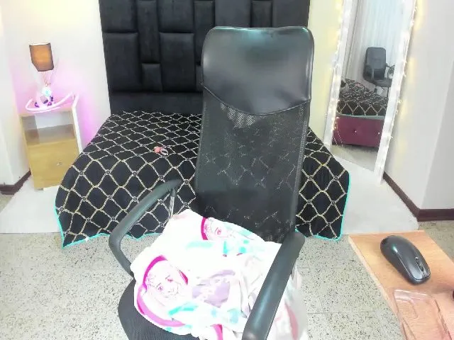 Live sex webcam photo for Alexawalker01 #272200109