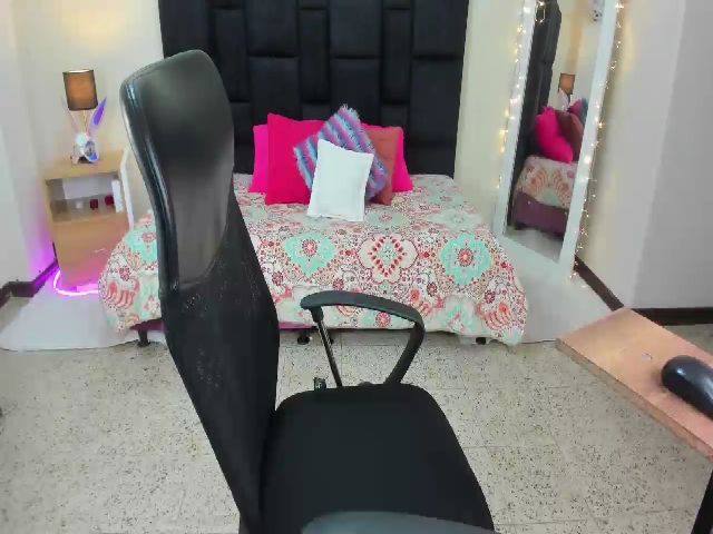 Live sex webcam photo for Alexawalker01 #272626942