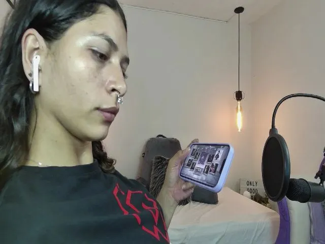 Live sex webcam photo for AliFloyd #274438645