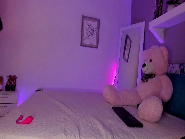 Live sex webcam photo for AliceFox0 #274198483