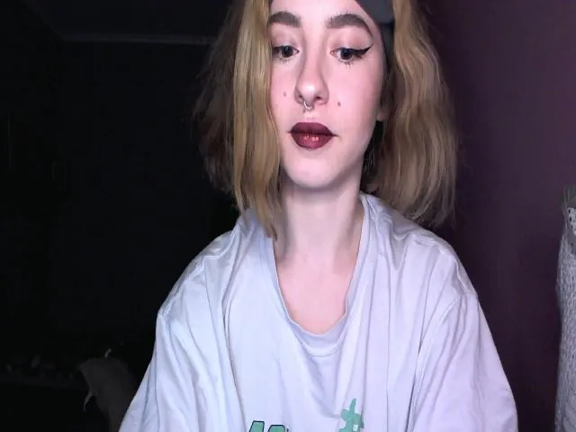 Live sex webcam photo for AliceHoliday #273453258