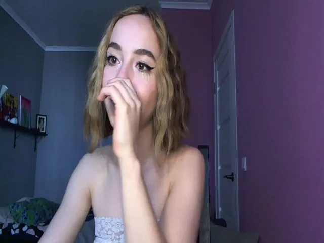Live sex webcam photo for AliceHoliday #273484990