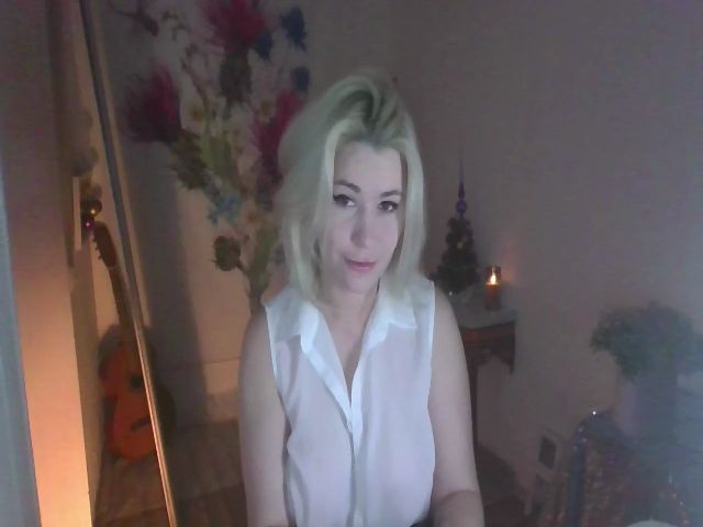 Live sex webcam photo for AliceMood #271833393