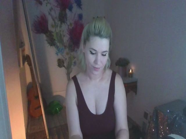 Live sex webcam photo for AliceMood #271983503