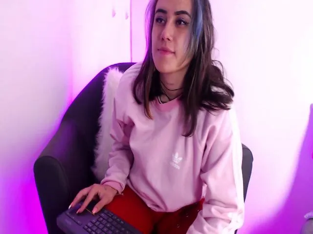 Live sex webcam photo for AliceMuller #287873883