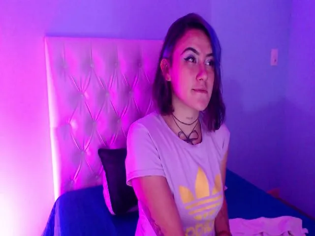 Live sex webcam photo for AliceMuller #287873902