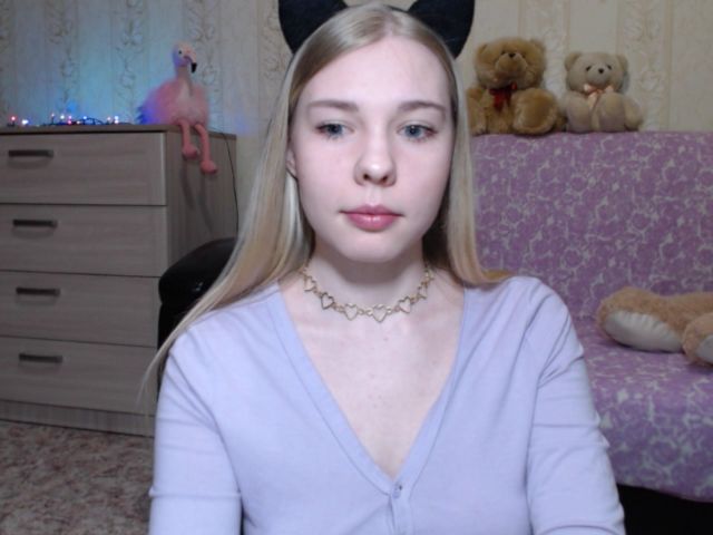 Live sex webcam photo for AliceWonderss #273086467