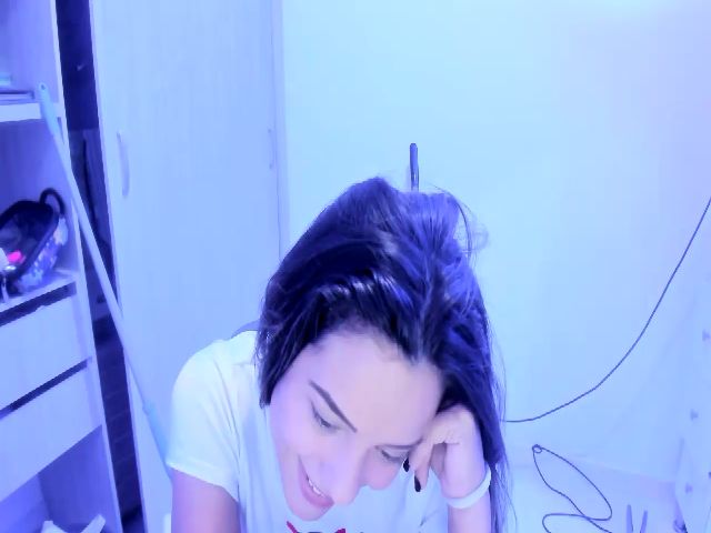 Live sex webcam photo for Alice_23_ #274041517