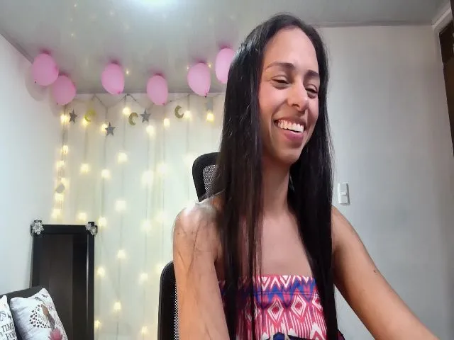 Live sex webcam photo for Aliicia #272635819