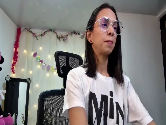 Live sex webcam photo for Aliicia #273386902