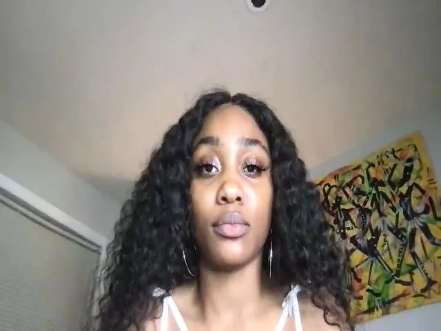 Live sex webcam photo for Alilcupoftee #273680903