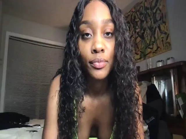 Live sex webcam photo for Alilcupoftee #273782499