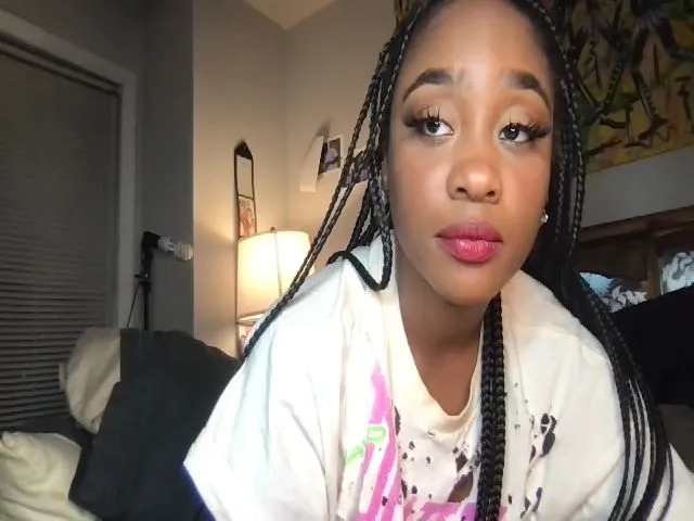 Live sex webcam photo for Alilcupoftee #274009278