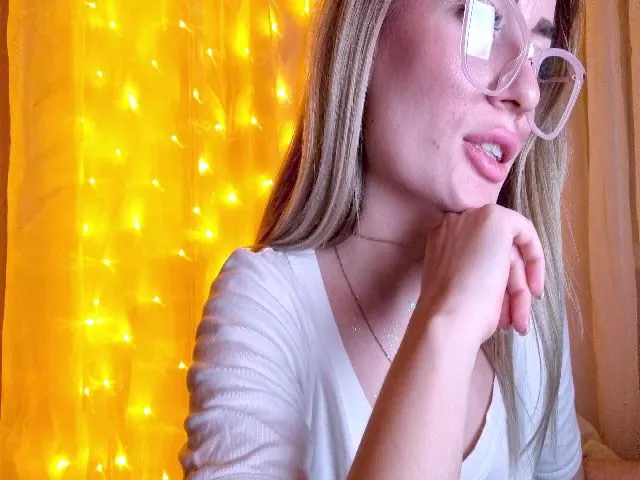 Live sex webcam photo for AlinaMimi #272014672