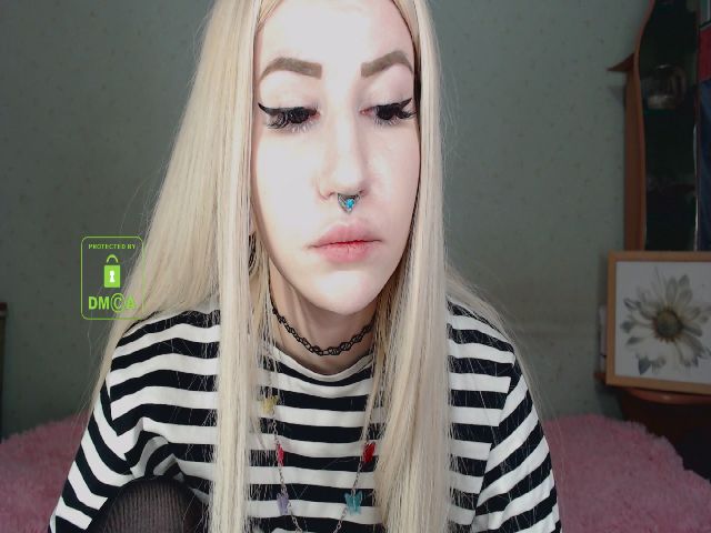 Live sex webcam photo for Alison_Moonli #271879128