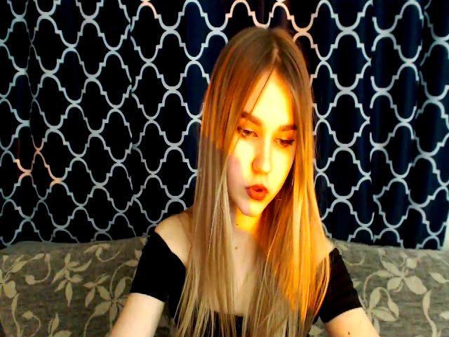 Live sex webcam photo for Allimika #272465558