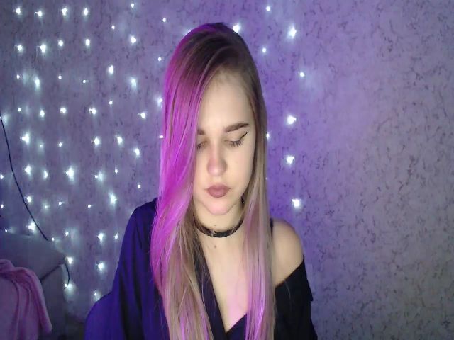 Live sex webcam photo for Allimika #274108992